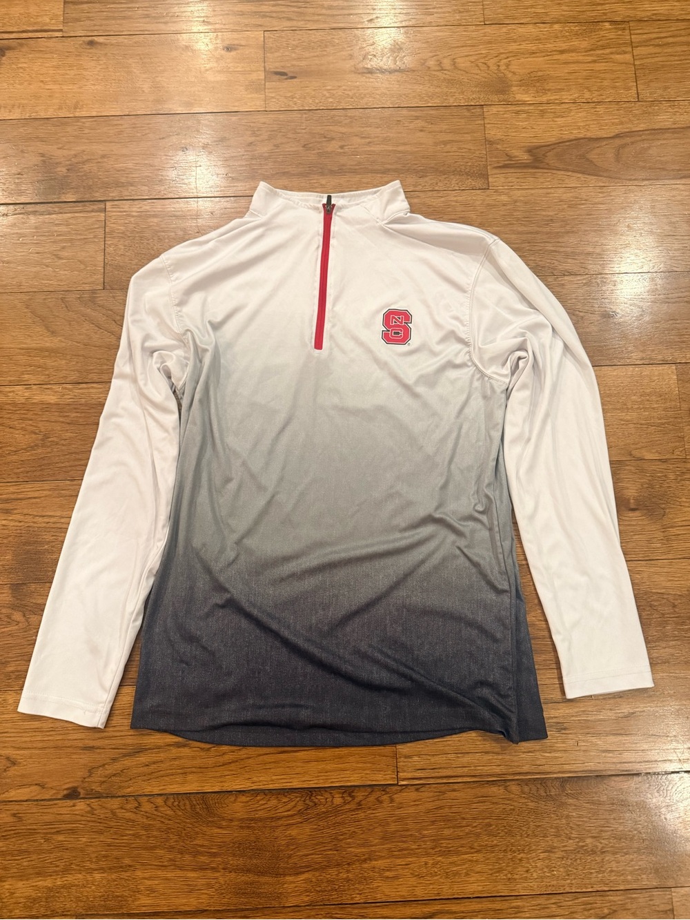 Colosseum White to Gray Ombre Half-Zip with Red Accents